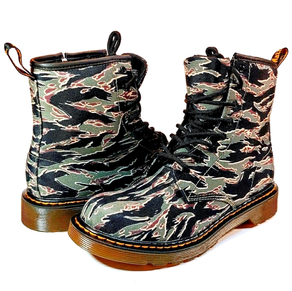 dr martens 1460 camo